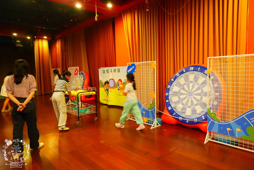 河堤商圈美食景點與社區隱藏小店推薦|平日也大客滿的餐館|超平價寬敞的兒童遊樂空間|超多款滑步車可以挑選|