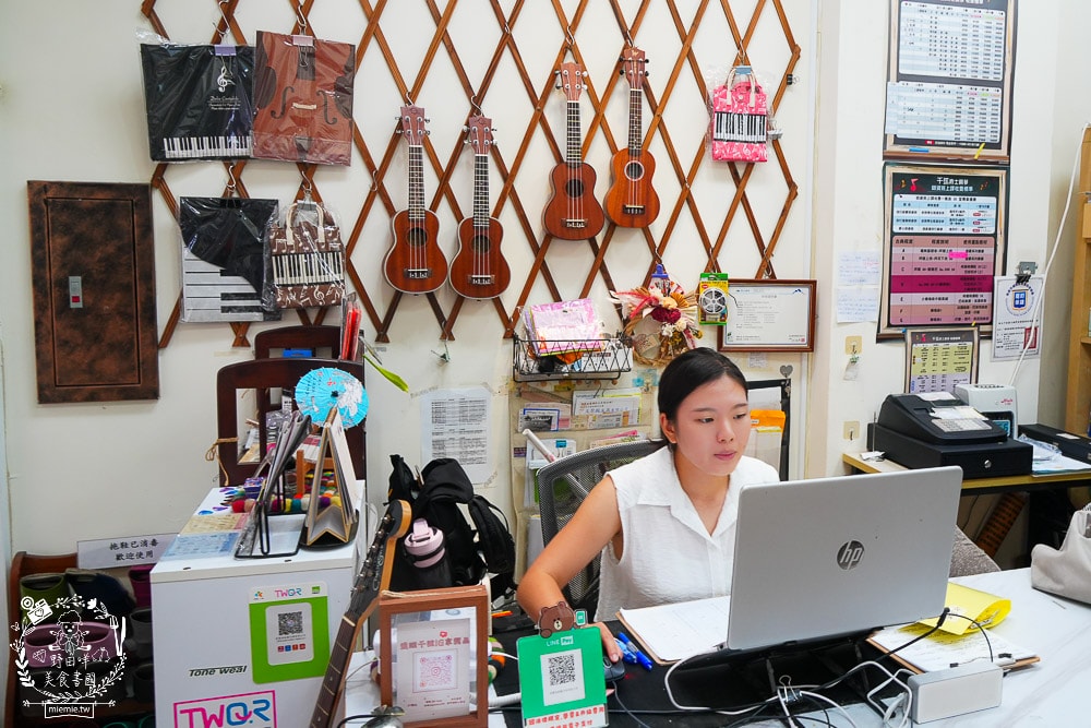 河堤商圈美食景點與社區隱藏小店推薦|平日也大客滿的餐館|超平價寬敞的兒童遊樂空間|超多款滑步車可以挑選|