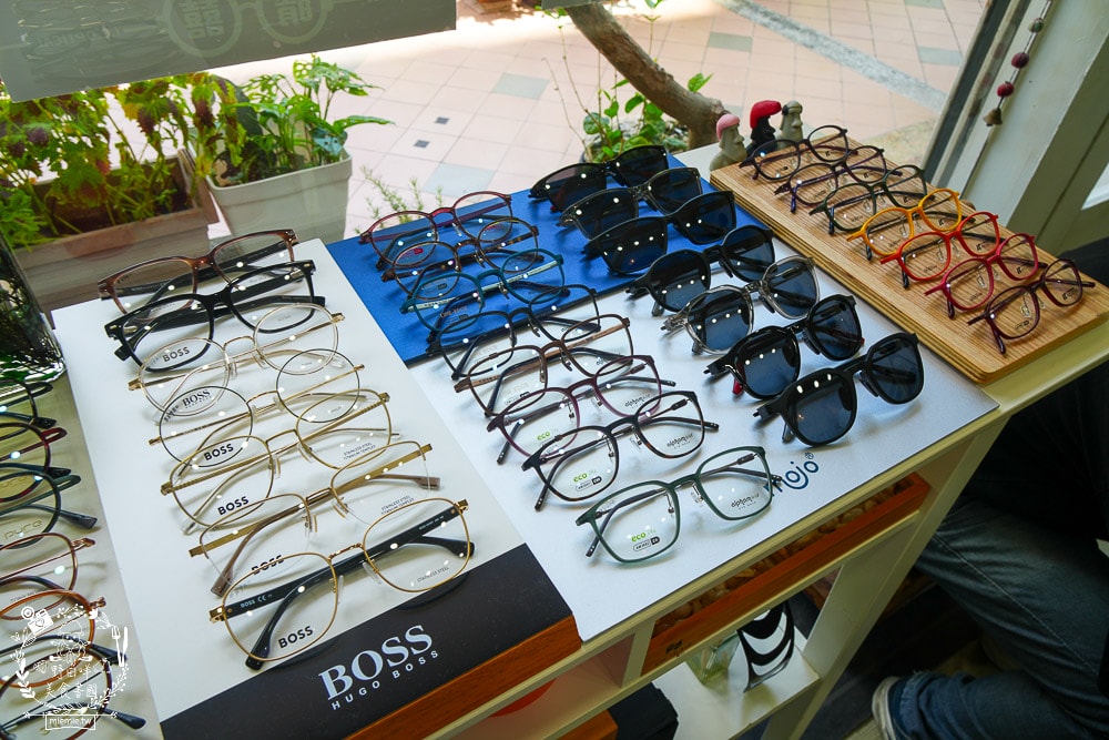 河堤商圈美食景點與社區隱藏小店推薦|平日也大客滿的餐館|超平價寬敞的兒童遊樂空間|超多款滑步車可以挑選|