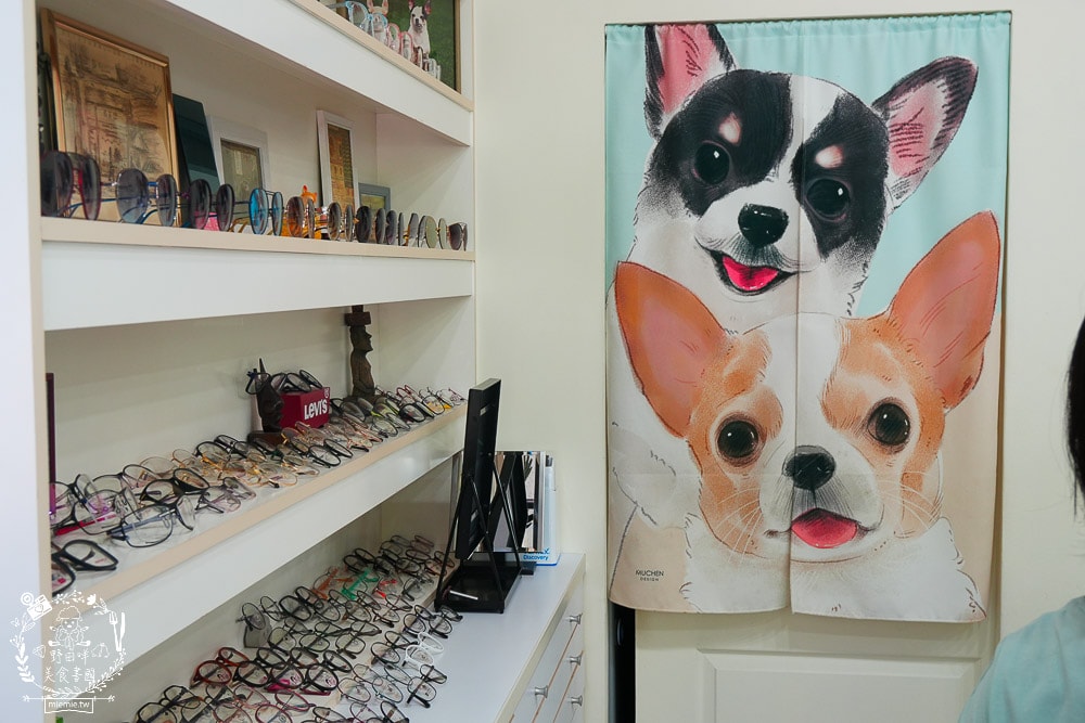 河堤商圈美食景點與社區隱藏小店推薦|平日也大客滿的餐館|超平價寬敞的兒童遊樂空間|超多款滑步車可以挑選|