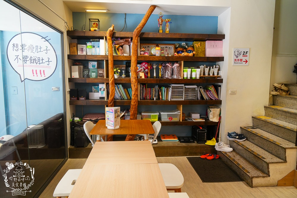 河堤商圈美食景點與社區隱藏小店推薦|平日也大客滿的餐館|超平價寬敞的兒童遊樂空間|超多款滑步車可以挑選|