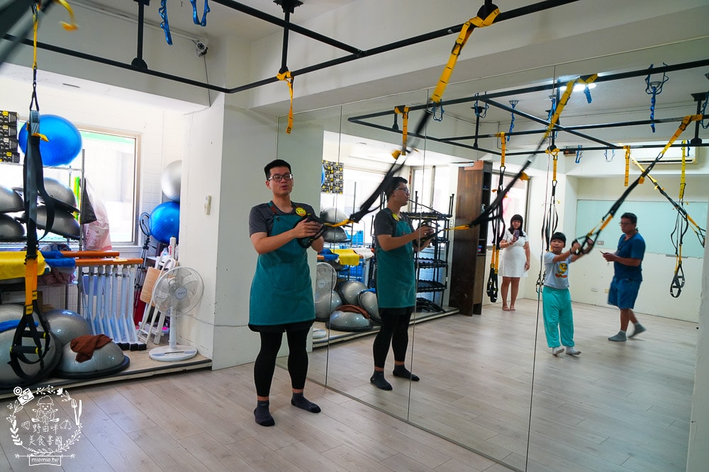 河堤商圈美食景點與社區隱藏小店推薦|平日也大客滿的餐館|超平價寬敞的兒童遊樂空間|超多款滑步車可以挑選|