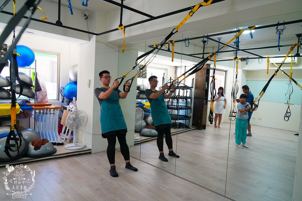 河堤商圈美食景點與社區隱藏小店推薦|平日也大客滿的餐館|超平價寬敞的兒童遊樂空間|超多款滑步車可以挑選|