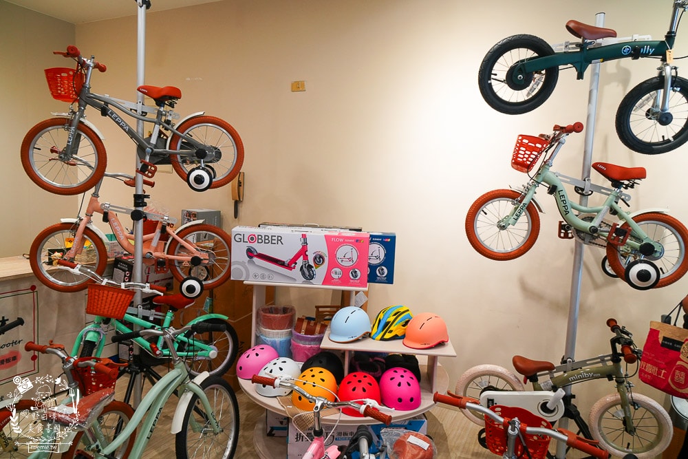 河堤商圈美食景點與社區隱藏小店推薦|平日也大客滿的餐館|超平價寬敞的兒童遊樂空間|超多款滑步車可以挑選|