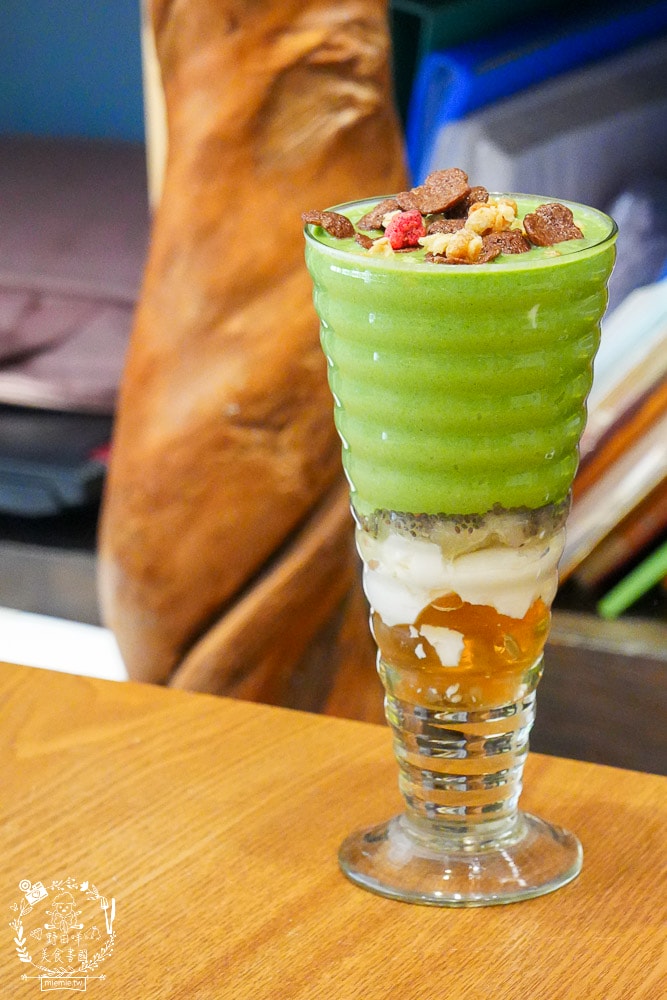 河堤商圈美食景點與社區隱藏小店推薦|平日也大客滿的餐館|超平價寬敞的兒童遊樂空間|超多款滑步車可以挑選|