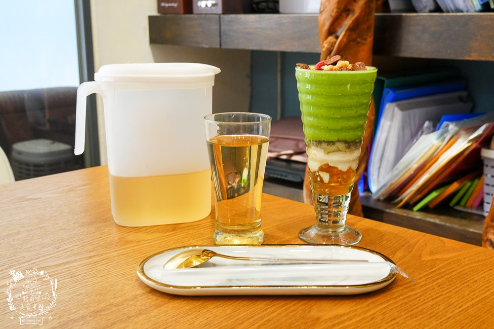 河堤商圈美食景點與社區隱藏小店推薦|平日也大客滿的餐館|超平價寬敞的兒童遊樂空間|超多款滑步車可以挑選|