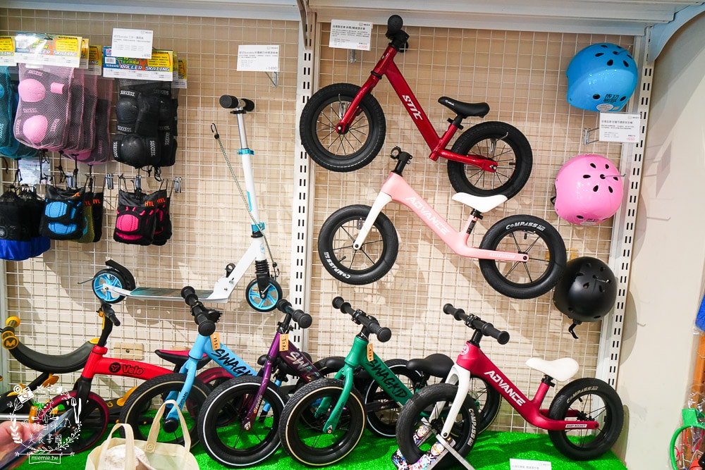 河堤商圈美食景點與社區隱藏小店推薦|平日也大客滿的餐館|超平價寬敞的兒童遊樂空間|超多款滑步車可以挑選|