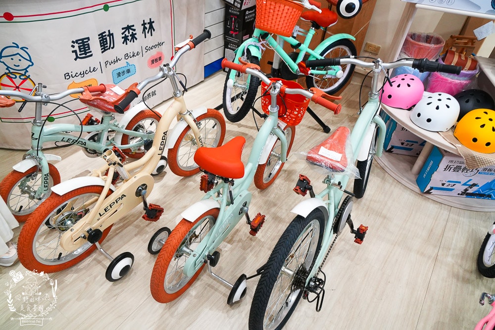 河堤商圈美食景點與社區隱藏小店推薦|平日也大客滿的餐館|超平價寬敞的兒童遊樂空間|超多款滑步車可以挑選|