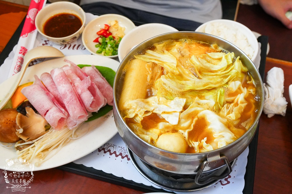 河堤商圈美食景點與社區隱藏小店推薦|平日也大客滿的餐館|超平價寬敞的兒童遊樂空間|超多款滑步車可以挑選|