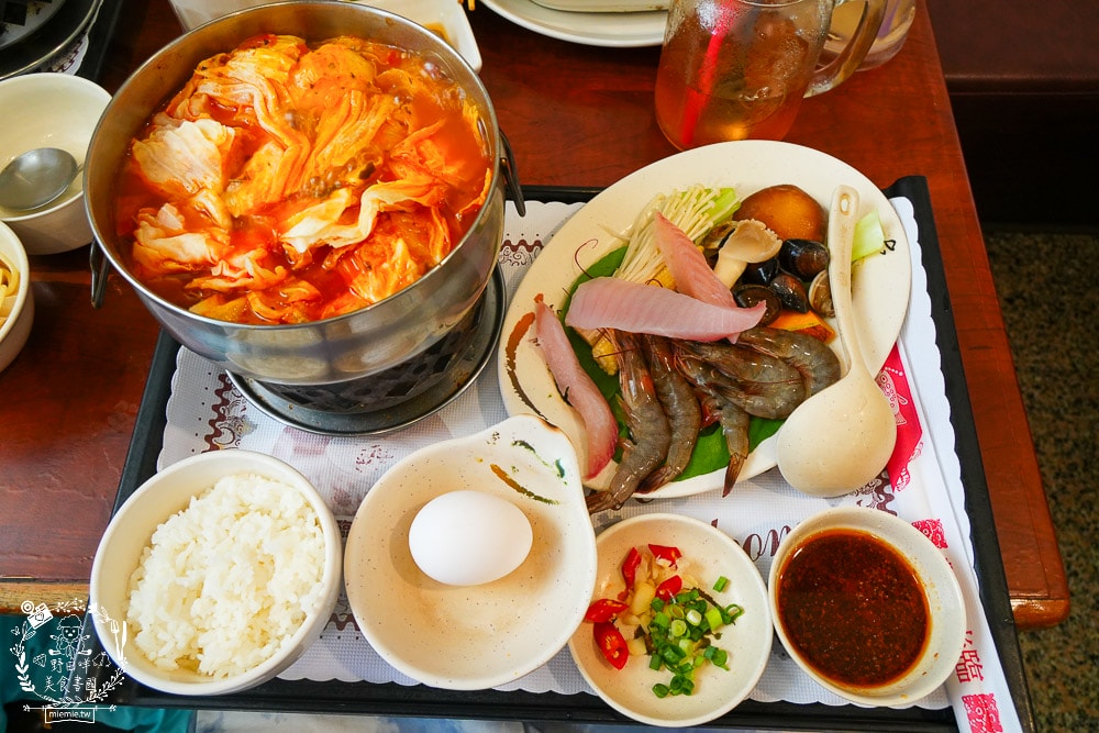 河堤商圈美食景點與社區隱藏小店推薦|平日也大客滿的餐館|超平價寬敞的兒童遊樂空間|超多款滑步車可以挑選|
