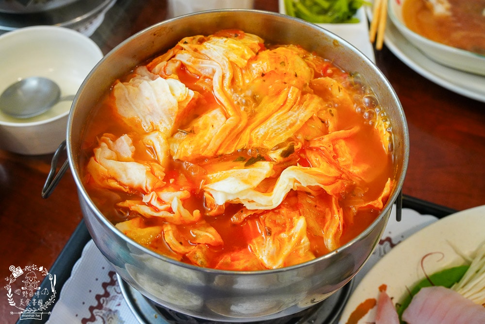 河堤商圈美食景點與社區隱藏小店推薦|平日也大客滿的餐館|超平價寬敞的兒童遊樂空間|超多款滑步車可以挑選|