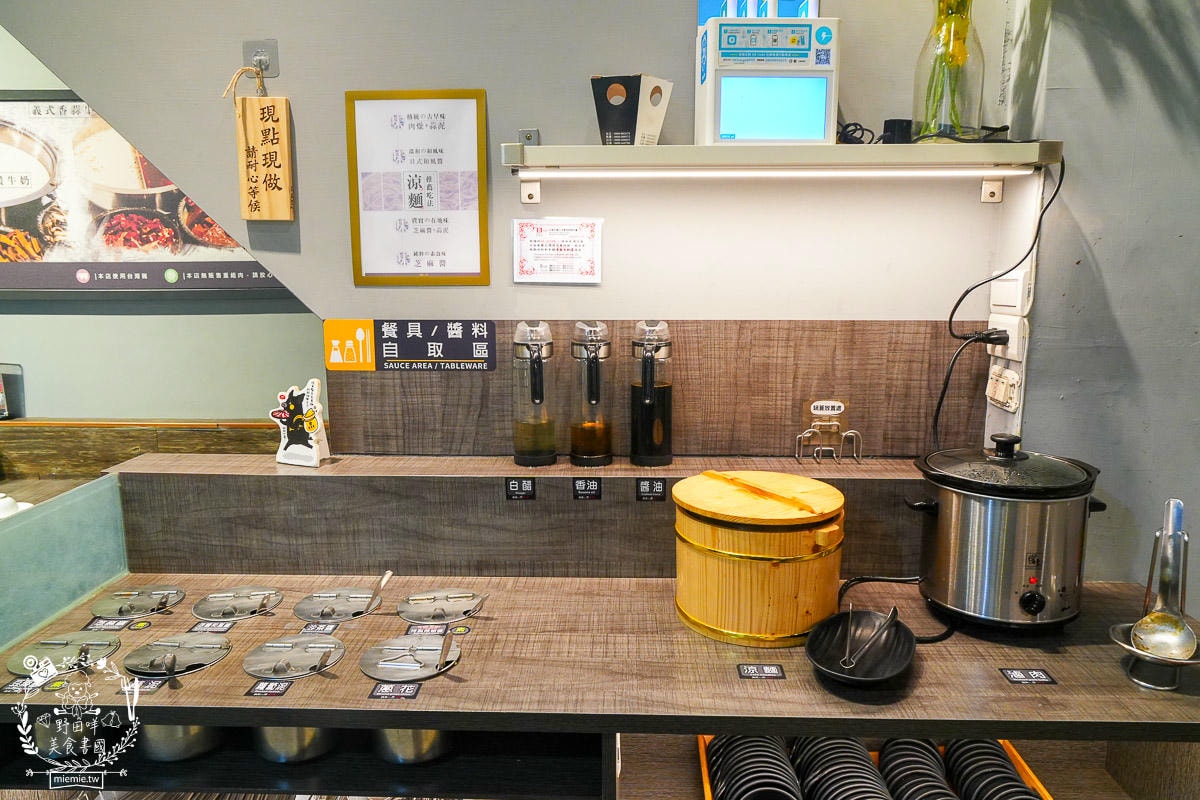 高雄[鍋道一號高雄鳳山店]平日只要199元超狂自助吧超過40種品項爽爽吃到飽？CP值超高的鳳山火鍋店！