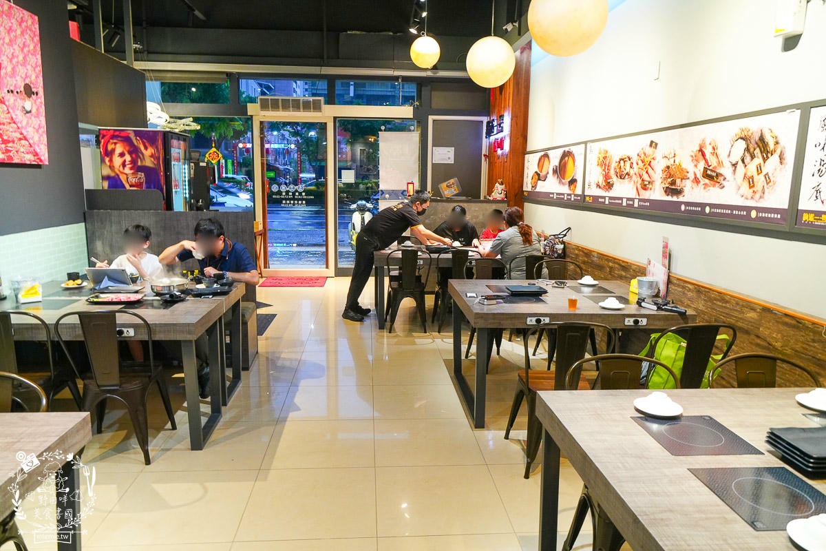 高雄[鍋道一號高雄鳳山店]平日只要199元超狂自助吧超過40種品項爽爽吃到飽？CP值超高的鳳山火鍋店！