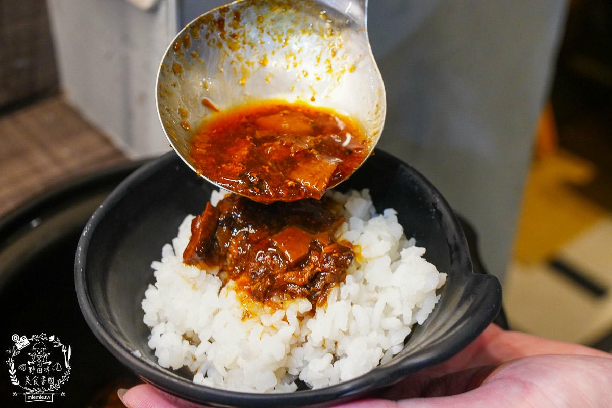 高雄[鍋道一號高雄鳳山店]平日只要199元超狂自助吧超過40種品項爽爽吃到飽？CP值超高的鳳山火鍋店！