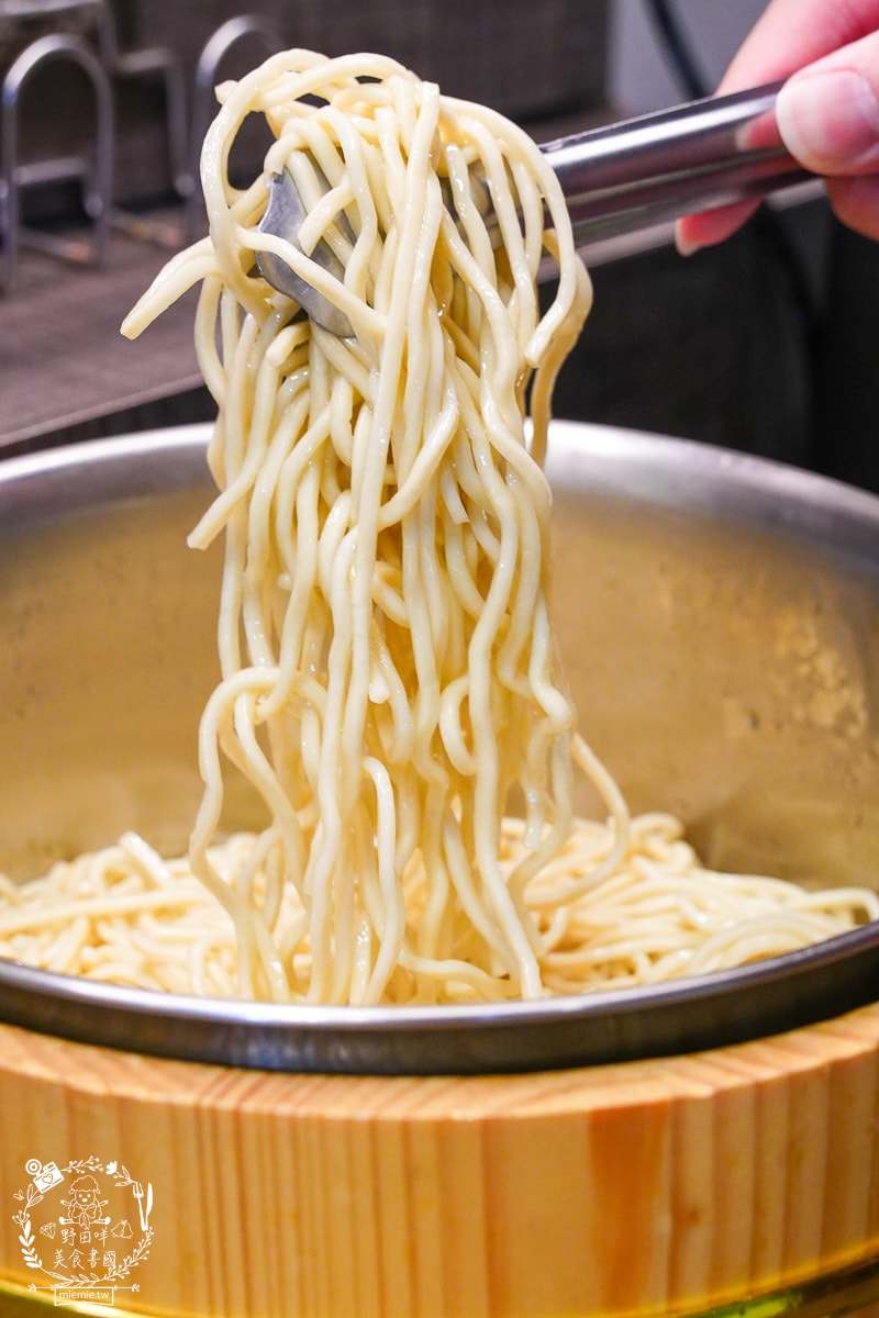 高雄[鍋道一號高雄鳳山店]平日只要199元超狂自助吧超過40種品項爽爽吃到飽？CP值超高的鳳山火鍋店！