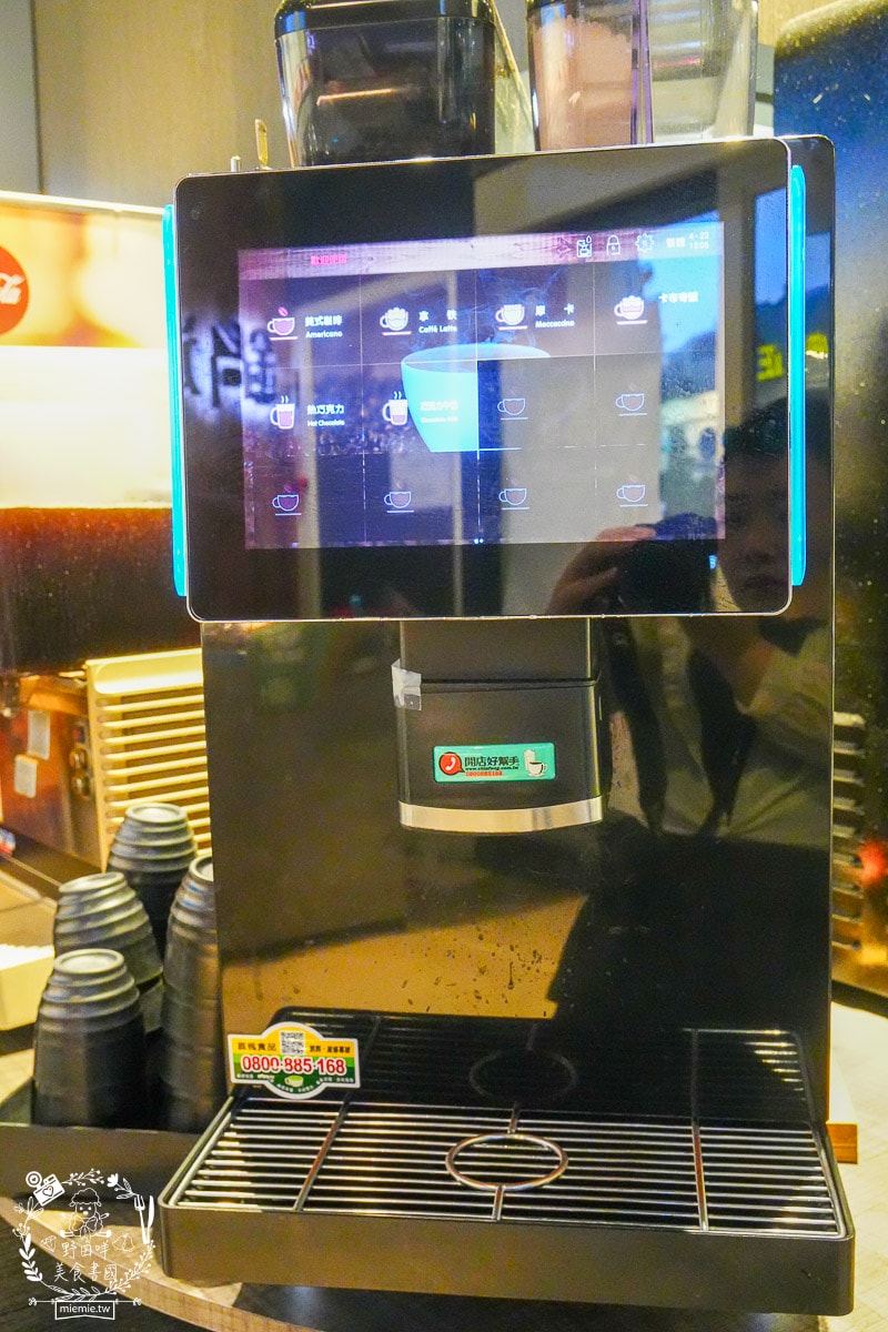 高雄[鍋道一號高雄鳳山店]平日只要199元超狂自助吧超過40種品項爽爽吃到飽？CP值超高的鳳山火鍋店！