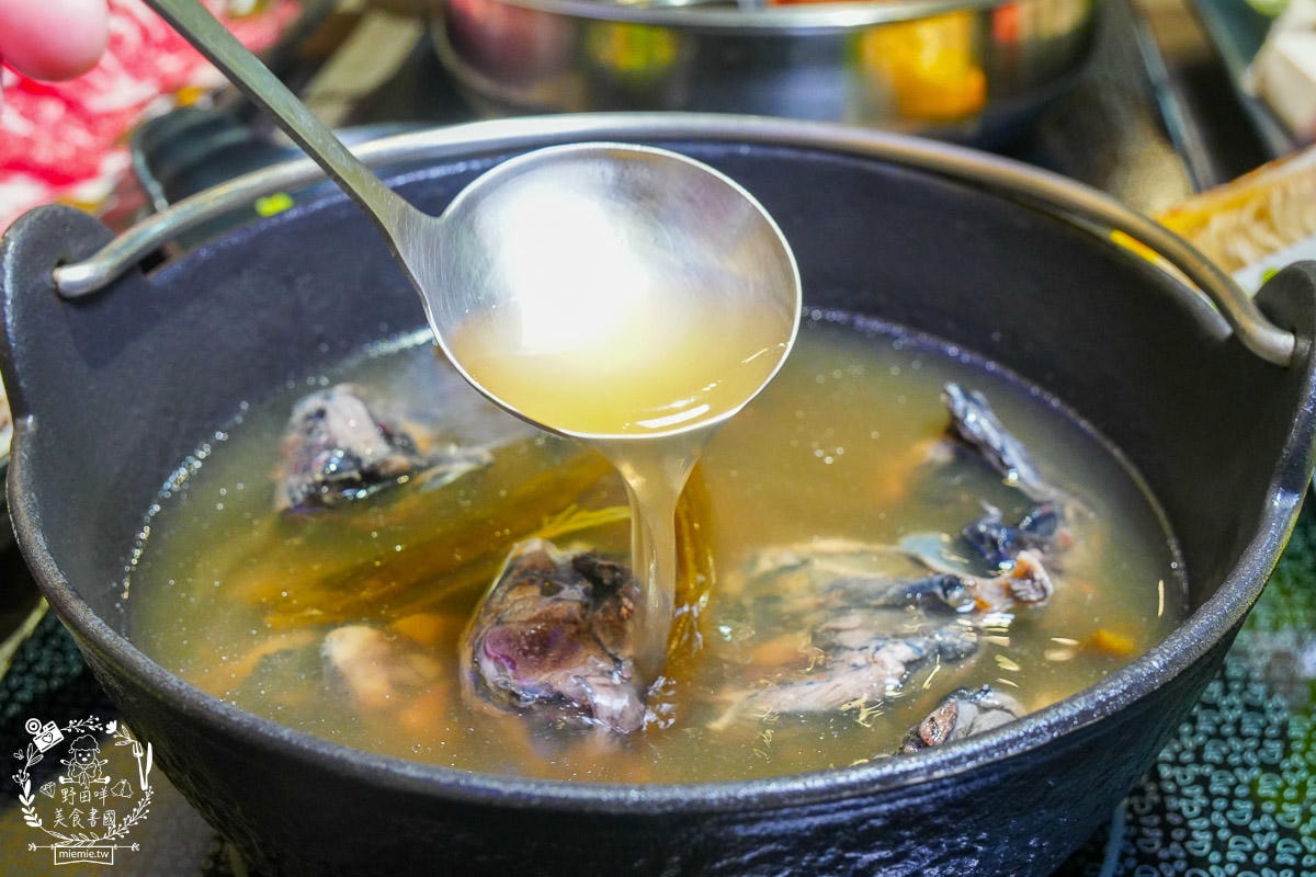 高雄[鍋道一號高雄鳳山店]平日只要199元超狂自助吧超過40種品項爽爽吃到飽？CP值超高的鳳山火鍋店！