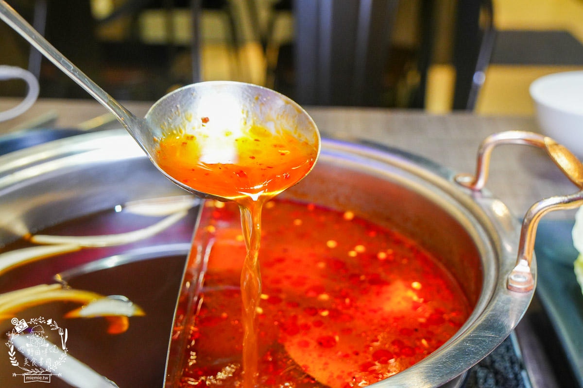 高雄[鍋道一號高雄鳳山店]平日只要199元超狂自助吧超過40種品項爽爽吃到飽？CP值超高的鳳山火鍋店！