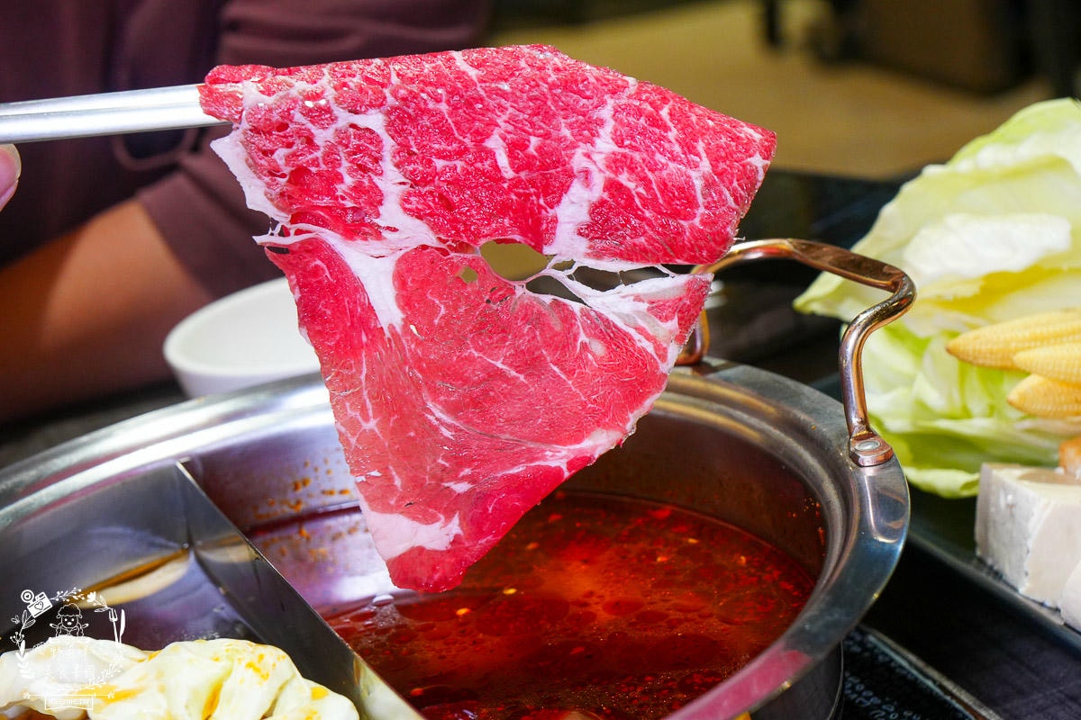 高雄[鍋道一號高雄鳳山店]平日只要199元超狂自助吧超過40種品項爽爽吃到飽？CP值超高的鳳山火鍋店！