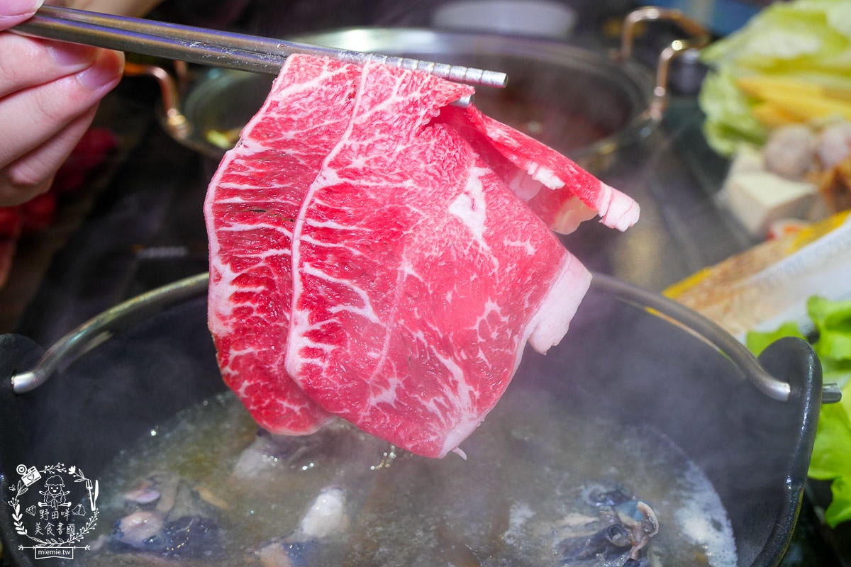 高雄[鍋道一號高雄鳳山店]平日只要199元超狂自助吧超過40種品項爽爽吃到飽？CP值超高的鳳山火鍋店！