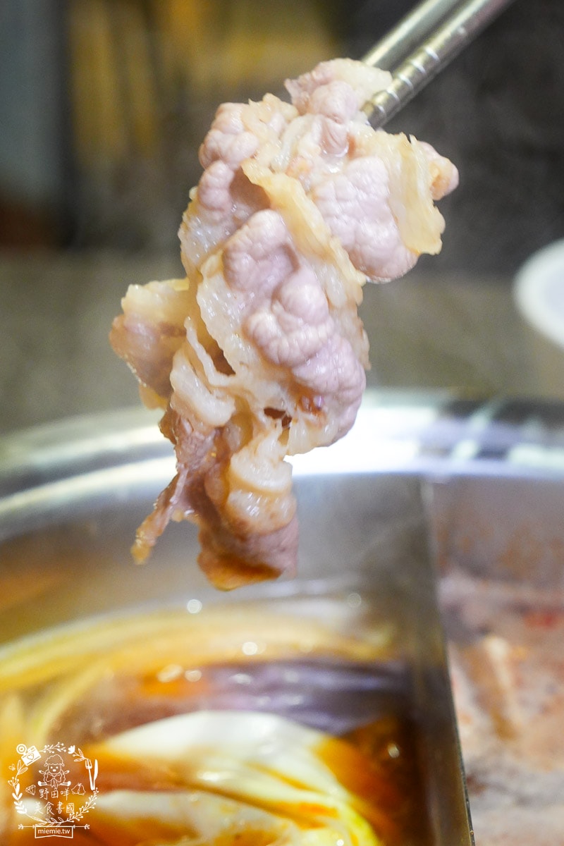 高雄[鍋道一號高雄鳳山店]平日只要199元超狂自助吧超過40種品項爽爽吃到飽？CP值超高的鳳山火鍋店！