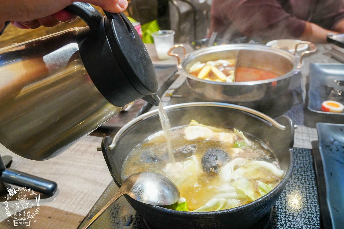 高雄[鍋道一號高雄鳳山店]平日只要199元超狂自助吧超過40種品項爽爽吃到飽？CP值超高的鳳山火鍋店！