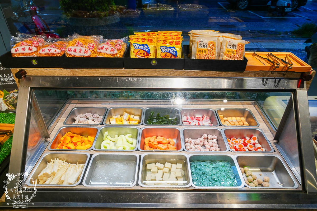 高雄[鍋道一號高雄鳳山店]平日只要199元超狂自助吧超過40種品項爽爽吃到飽？CP值超高的鳳山火鍋店！