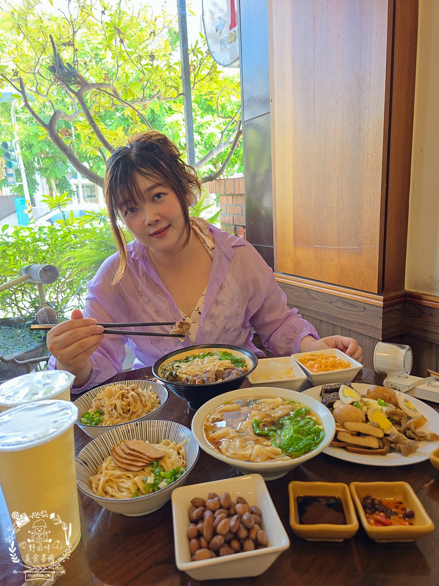 鳳山小吃推薦|江北食堂 風味外省麵|連平日中午都座無虛席的鳳山麵店！鳳山牛肉麵推薦！