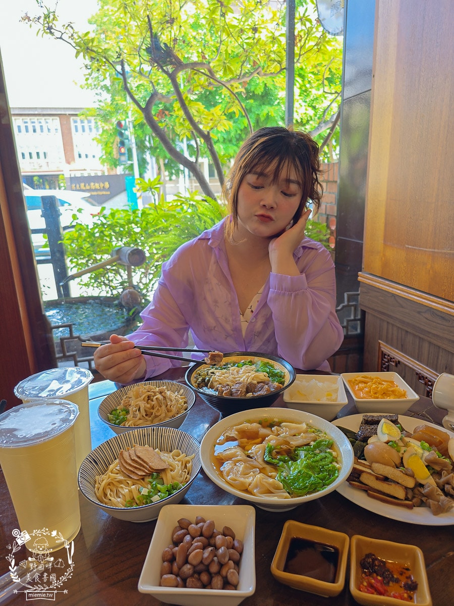 鳳山小吃推薦|江北食堂 風味外省麵|連平日中午都座無虛席的鳳山麵店！鳳山牛肉麵推薦！