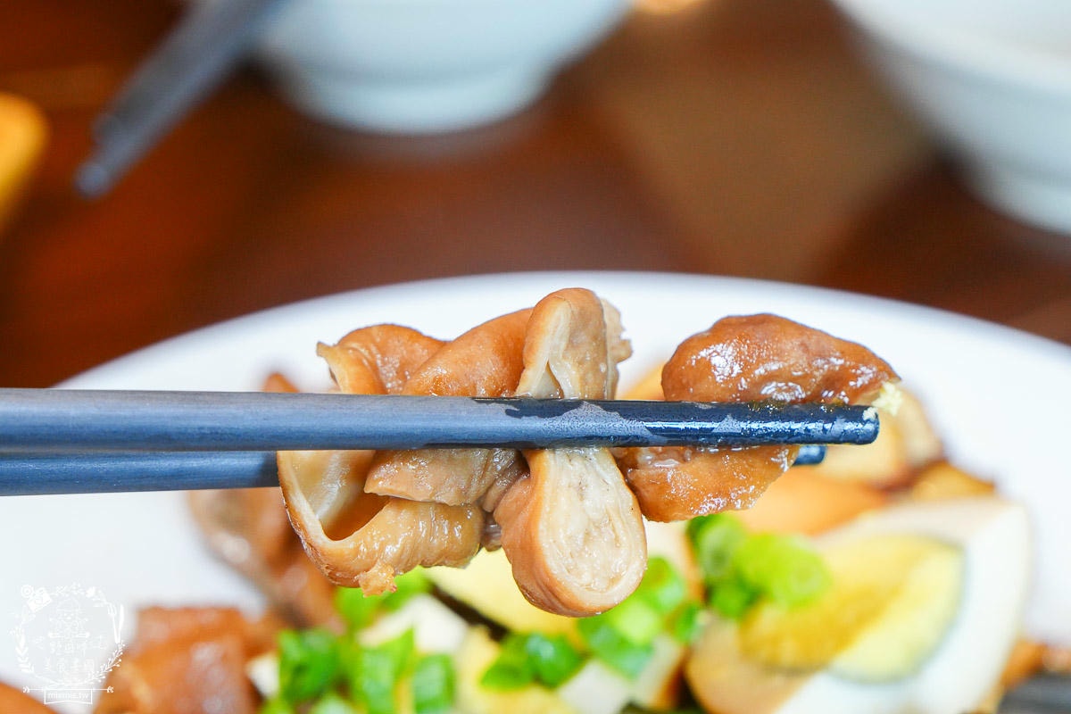鳳山小吃推薦|江北食堂 風味外省麵|連平日中午都座無虛席的鳳山麵店！鳳山牛肉麵推薦！