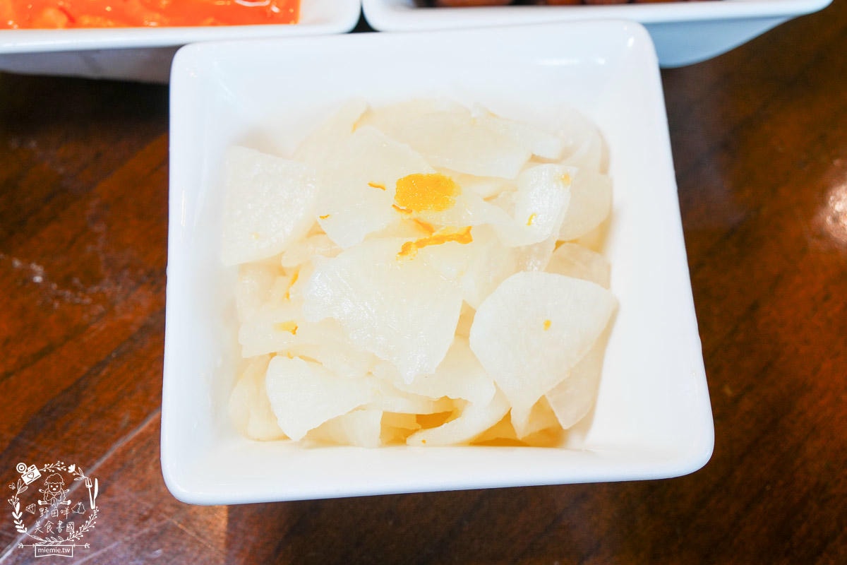 鳳山小吃推薦|江北食堂 風味外省麵|連平日中午都座無虛席的鳳山麵店！鳳山牛肉麵推薦！