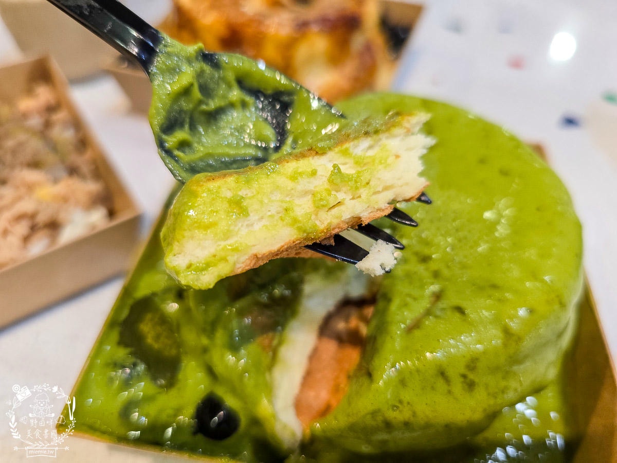 青年夜市美食推薦[蕾隊友舒芙蕾]超多人排隊的夜市美食！炙燒焦糖卡士達口味必推！