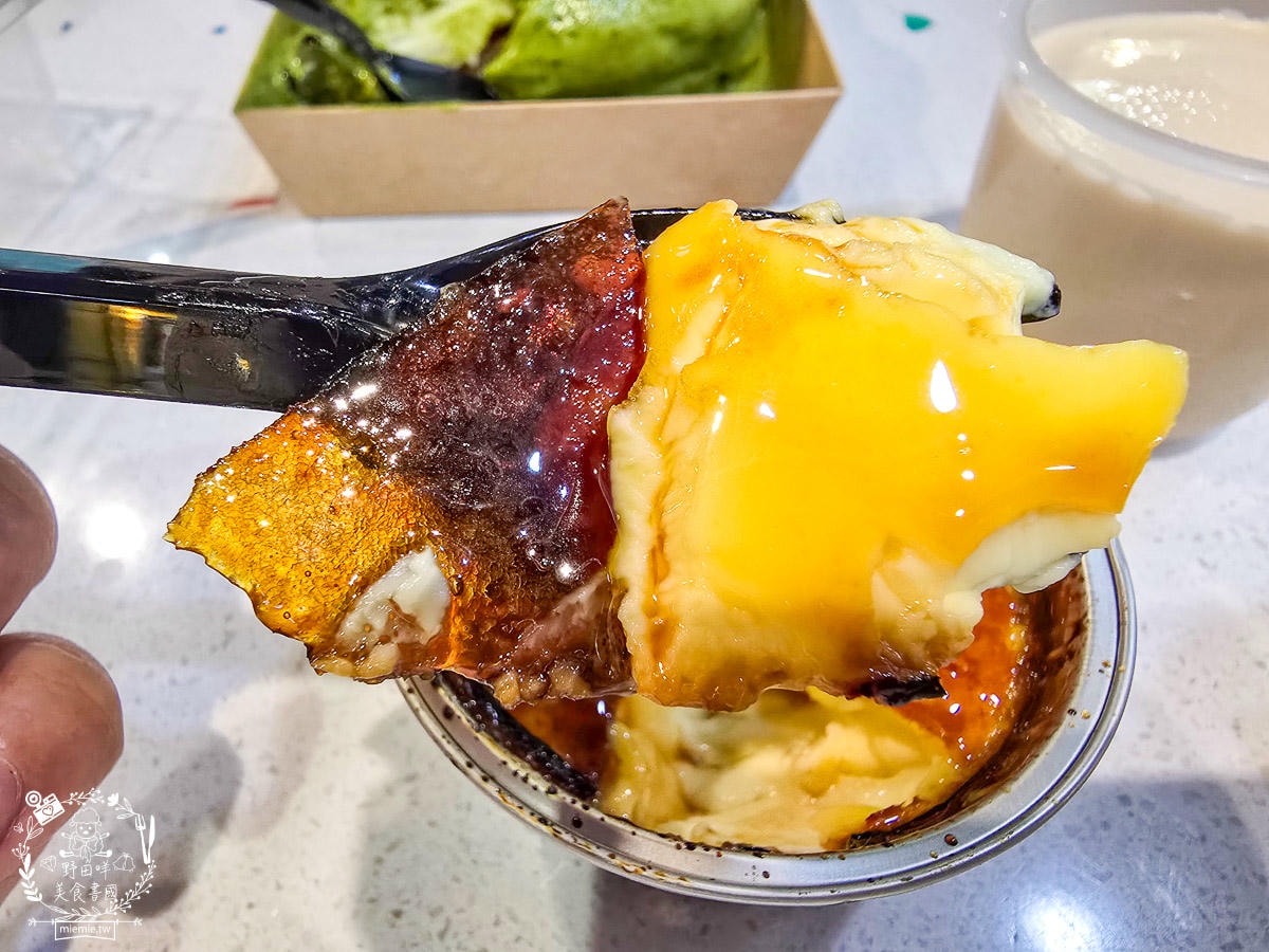 青年夜市美食推薦[蕾隊友舒芙蕾]超多人排隊的夜市美食！炙燒焦糖卡士達口味必推！