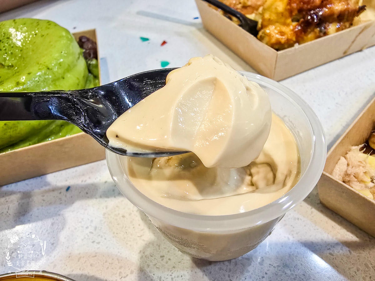 青年夜市美食推薦[蕾隊友舒芙蕾]超多人排隊的夜市美食！炙燒焦糖卡士達口味必推！