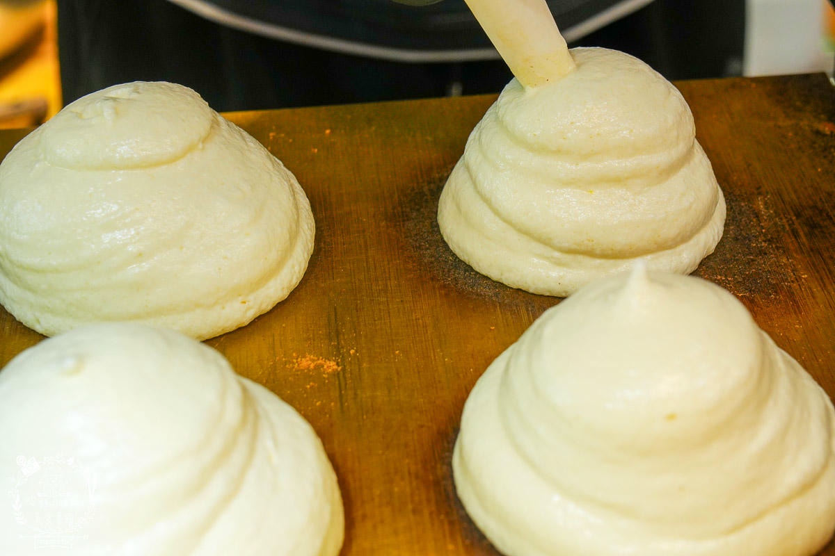 青年夜市美食推薦[蕾隊友舒芙蕾]超多人排隊的夜市美食！炙燒焦糖卡士達口味必推！