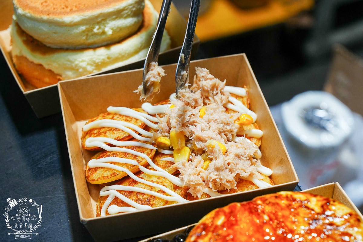 青年夜市美食推薦[蕾隊友舒芙蕾]超多人排隊的夜市美食！炙燒焦糖卡士達口味必推！