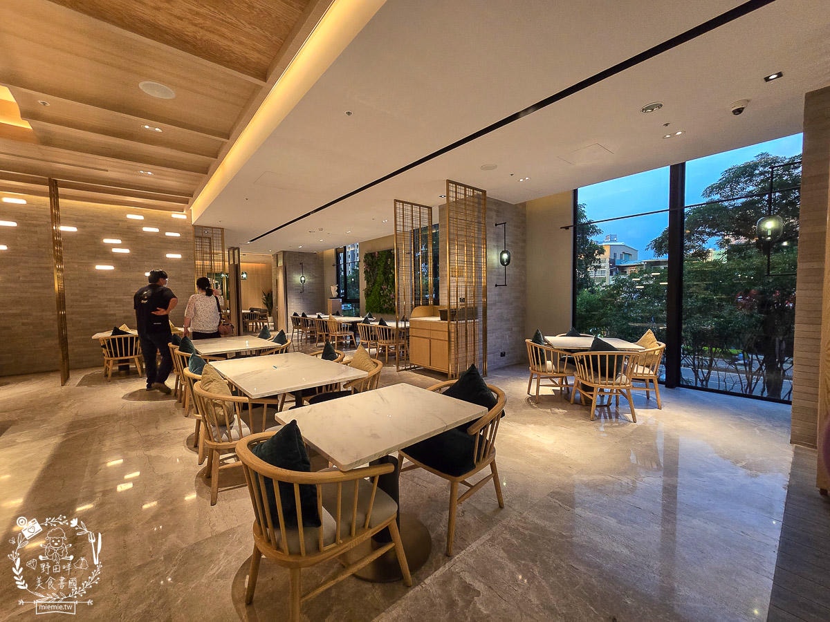 高雄日航酒店SERENA全日餐廳自助吃到飽|超強海鮮區跟牛排、肋排！生魚片也相當厚實新鮮！