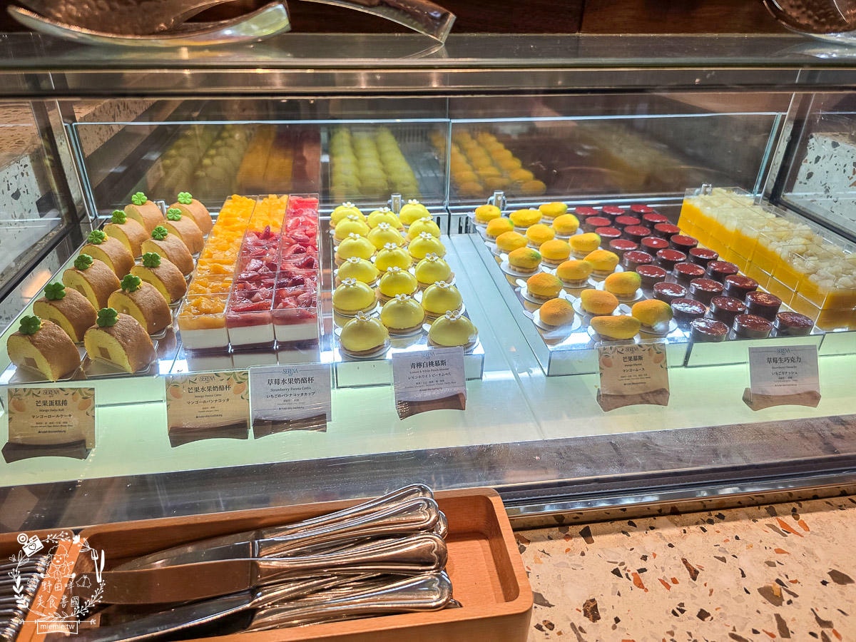 高雄日航酒店SERENA全日餐廳自助吃到飽|超強海鮮區跟牛排、肋排！生魚片也相當厚實新鮮！
