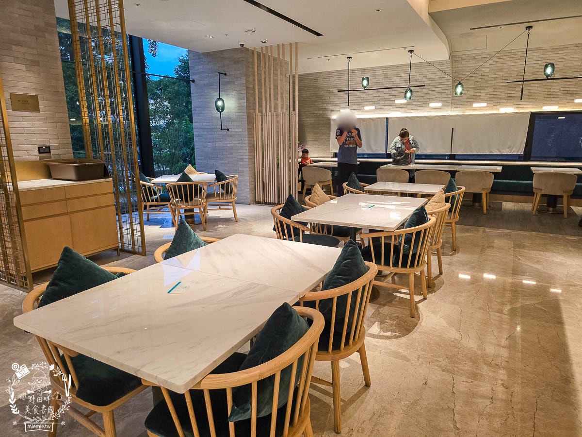 高雄日航酒店SERENA全日餐廳自助吃到飽|超強海鮮區跟牛排、肋排！生魚片也相當厚實新鮮！
