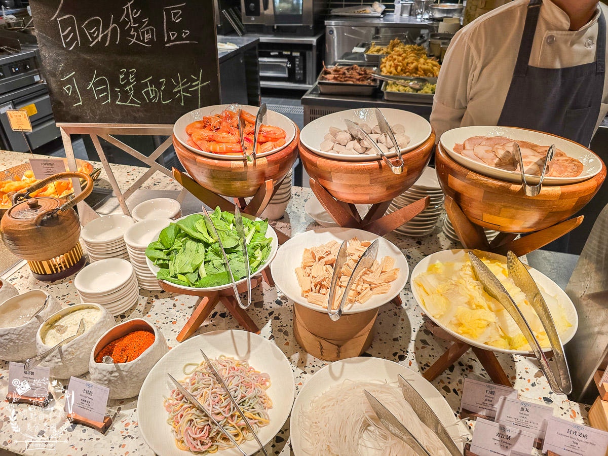 高雄日航酒店SERENA全日餐廳自助吃到飽|超強海鮮區跟牛排、肋排！生魚片也相當厚實新鮮！