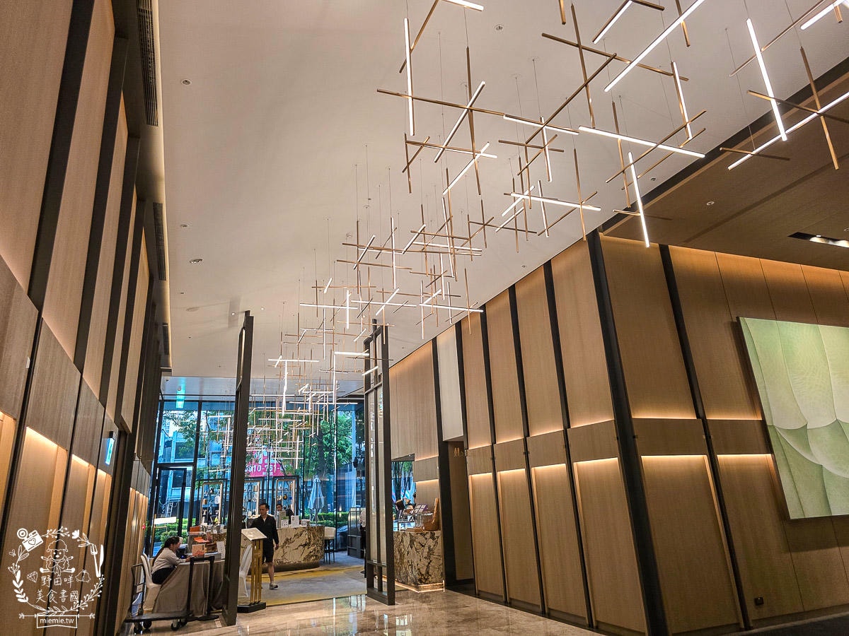 高雄日航酒店SERENA全日餐廳自助吃到飽|超強海鮮區跟牛排、肋排！生魚片也相當厚實新鮮！