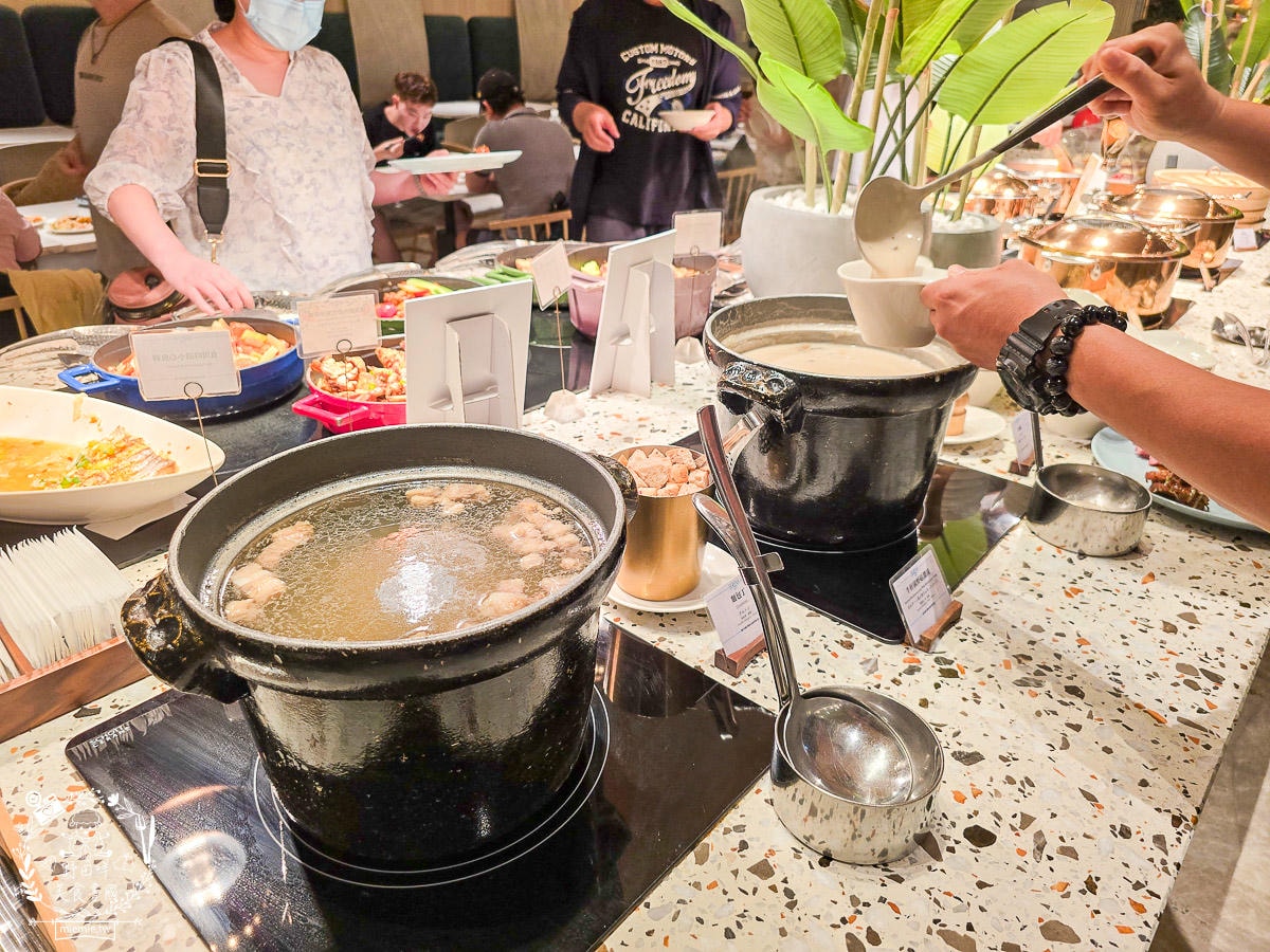 高雄日航酒店SERENA全日餐廳自助吃到飽|超強海鮮區跟牛排、肋排！生魚片也相當厚實新鮮！