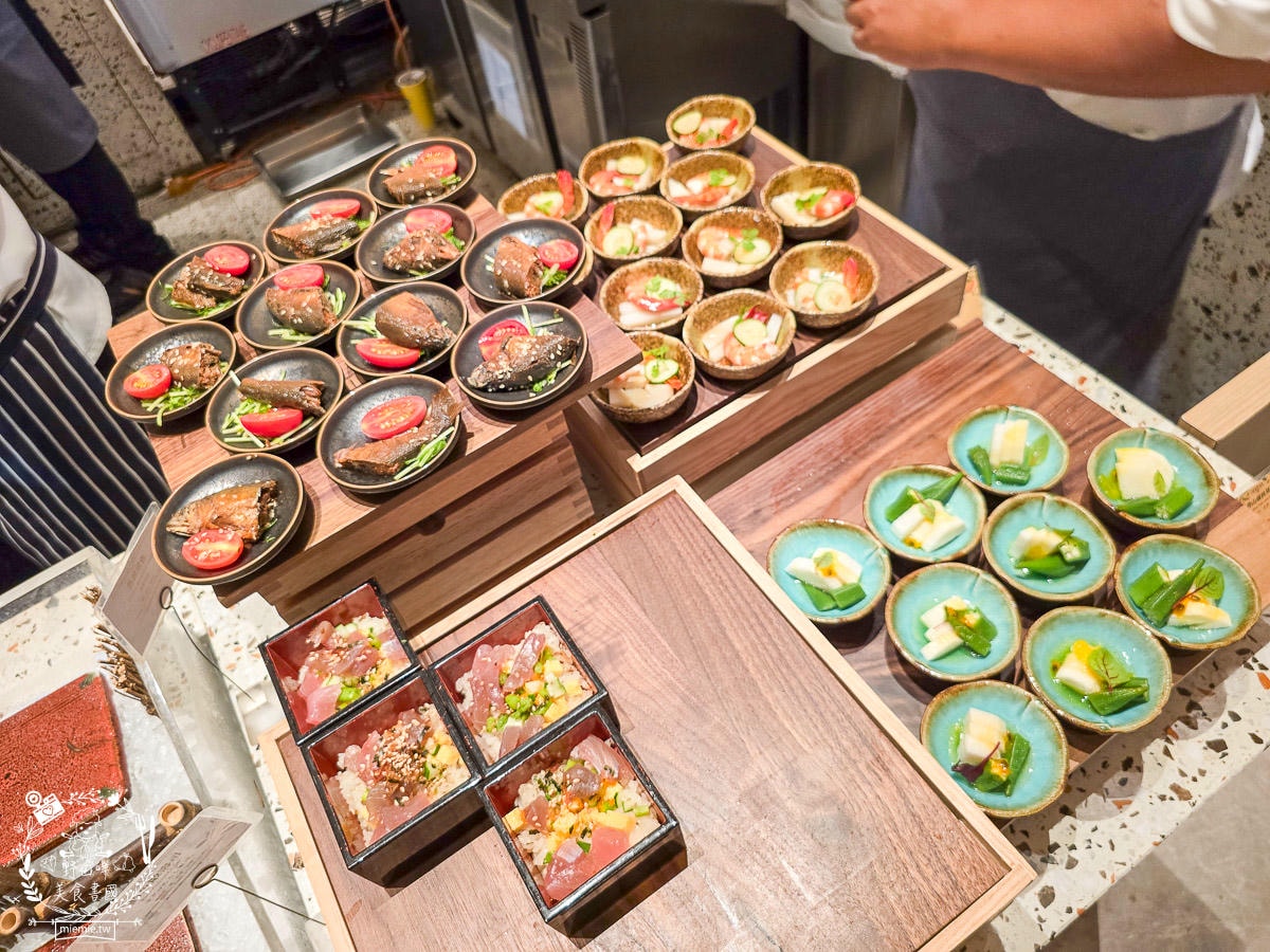 高雄日航酒店SERENA全日餐廳自助吃到飽|超強海鮮區跟牛排、肋排！生魚片也相當厚實新鮮！