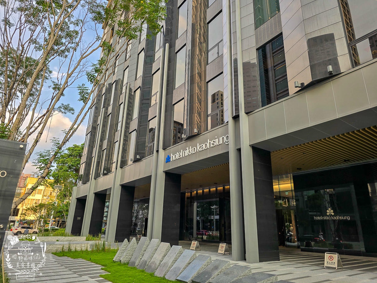 高雄日航酒店SERENA全日餐廳自助吃到飽|超強海鮮區跟牛排、肋排！生魚片也相當厚實新鮮！
