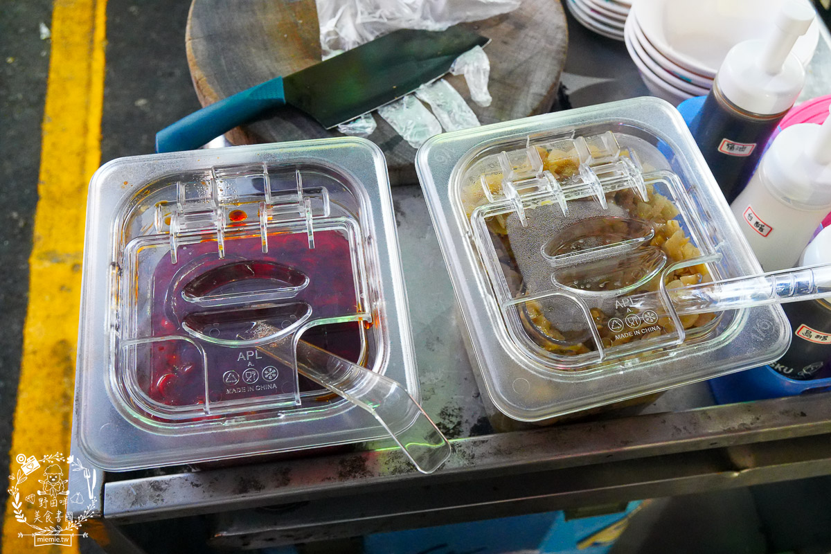 売牛本土原汁牛肉麵｜鳳山在地傳承30年的牛肉麵！靈魂牛油跟酸菜辣油更是點睛之筆！鳳山牛肉麵推薦！