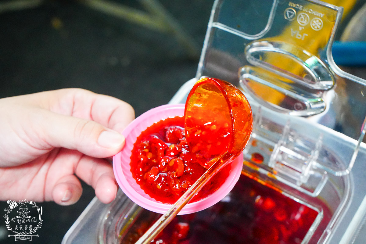 売牛本土原汁牛肉麵｜鳳山在地傳承30年的牛肉麵！靈魂牛油跟酸菜辣油更是點睛之筆！鳳山牛肉麵推薦！