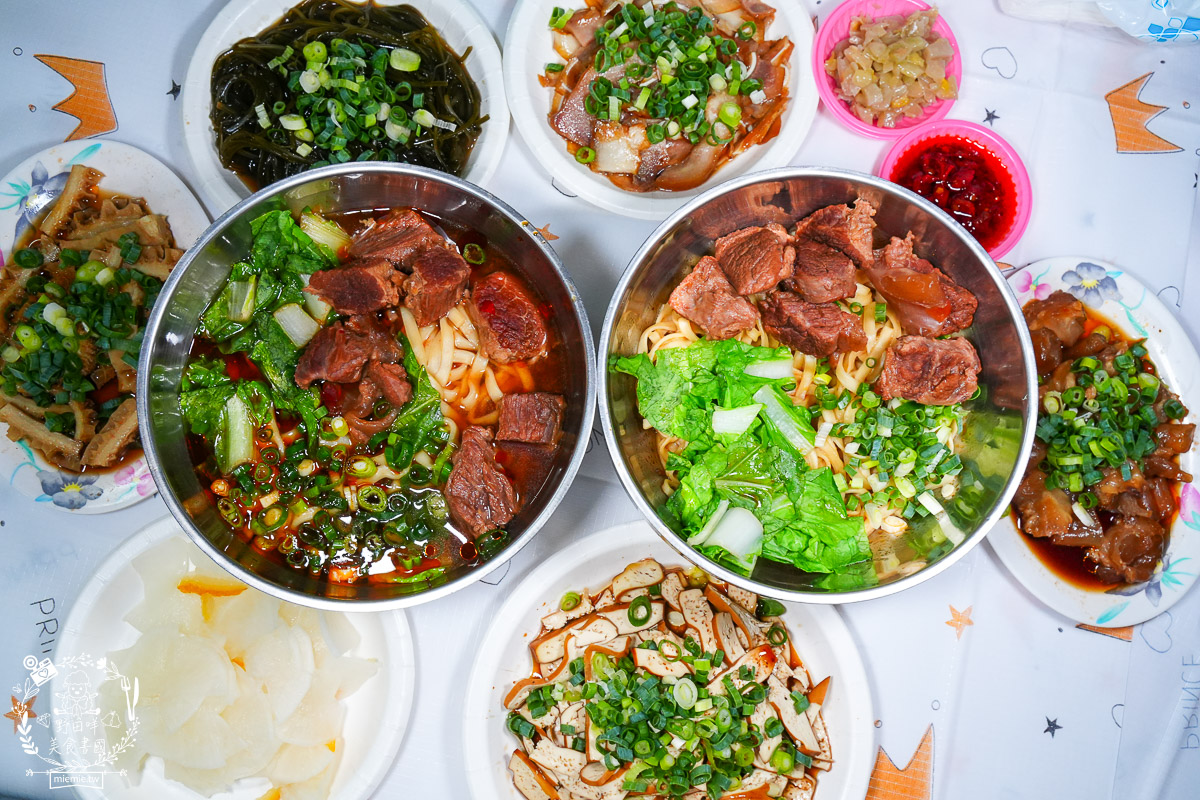 売牛本土原汁牛肉麵｜鳳山在地傳承30年的牛肉麵！靈魂牛油跟酸菜辣油更是點睛之筆！鳳山牛肉麵推薦！