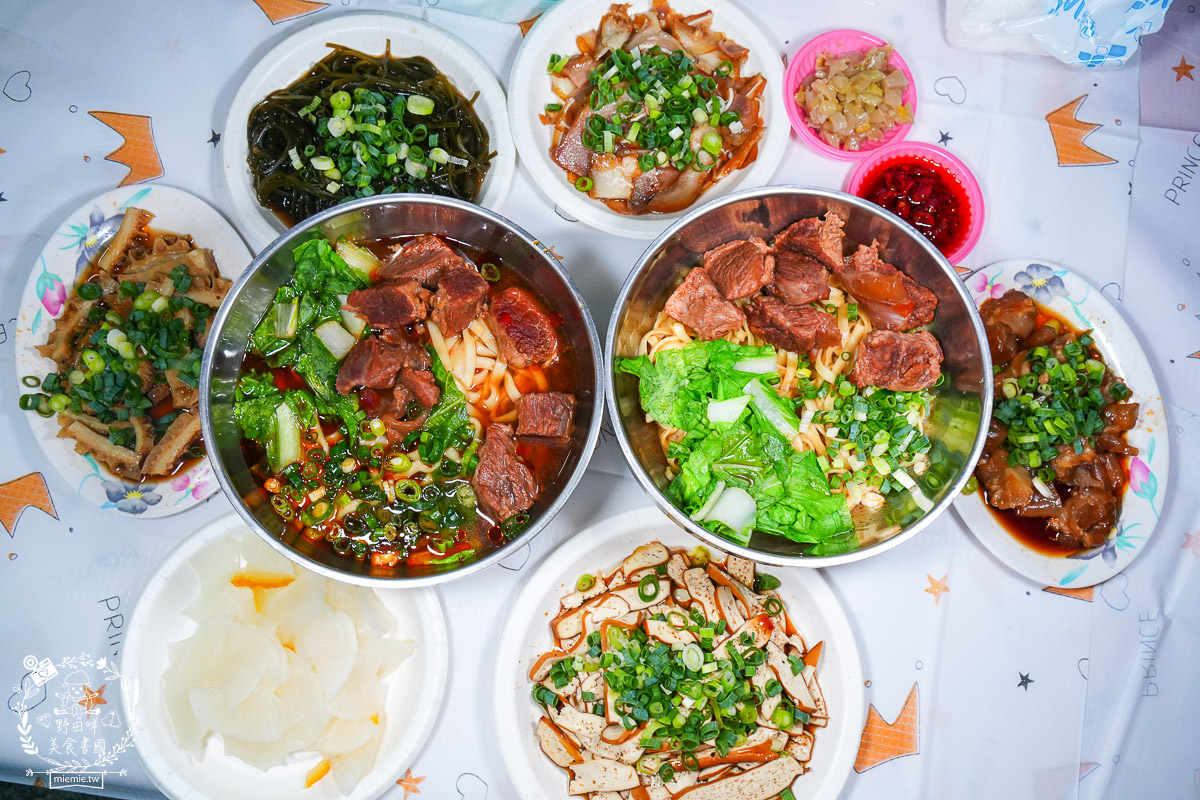 売牛本土原汁牛肉麵｜鳳山在地傳承30年的牛肉麵！靈魂牛油跟酸菜辣油更是點睛之筆！鳳山牛肉麵推薦！