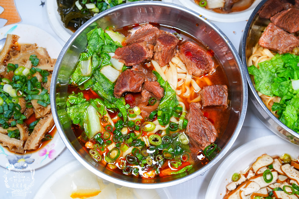売牛本土原汁牛肉麵｜鳳山在地傳承30年的牛肉麵！靈魂牛油跟酸菜辣油更是點睛之筆！鳳山牛肉麵推薦！