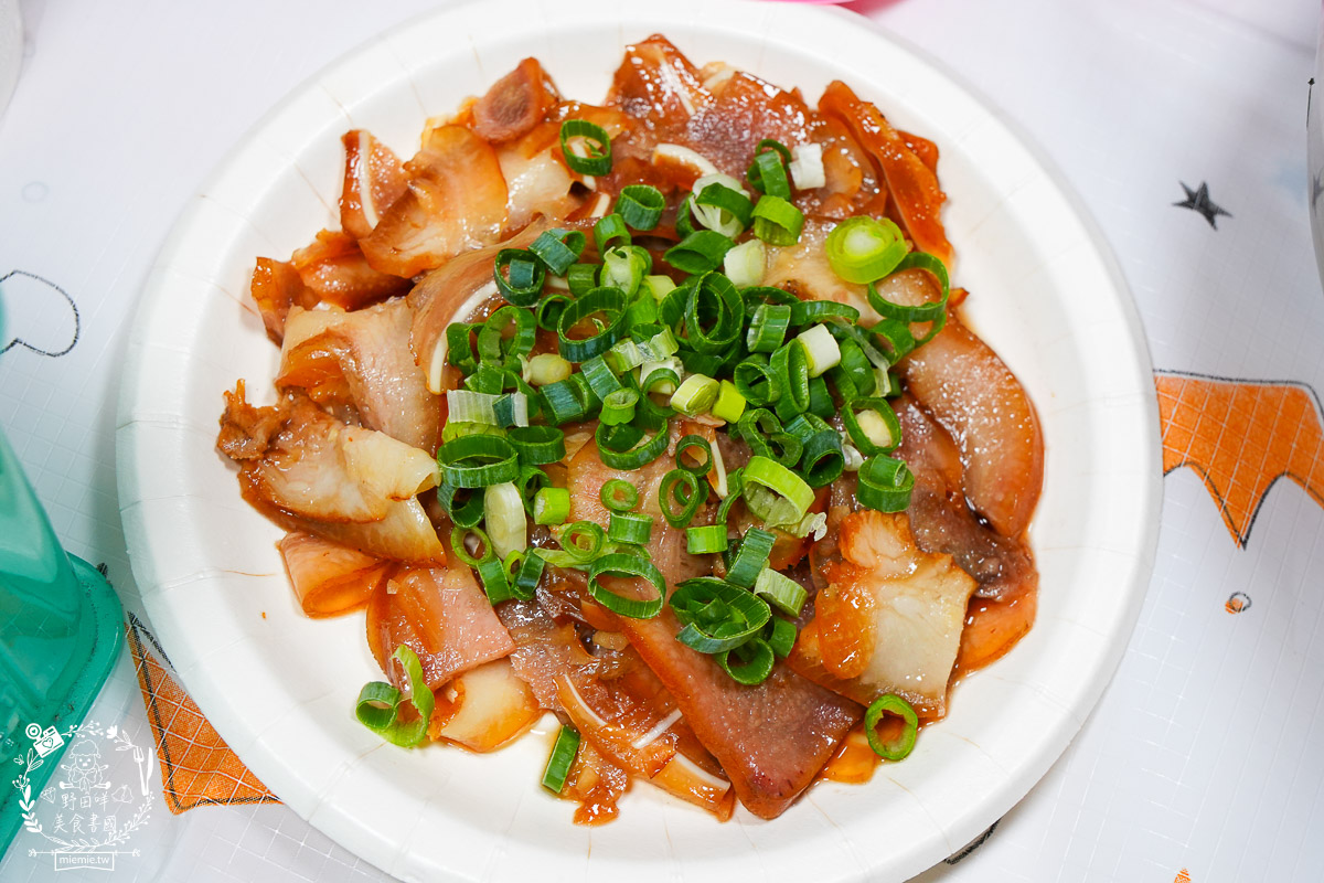 売牛本土原汁牛肉麵｜鳳山在地傳承30年的牛肉麵！靈魂牛油跟酸菜辣油更是點睛之筆！鳳山牛肉麵推薦！